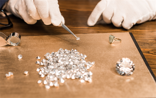 Since the conflict between Russia and Ukraine began in 2022, much of the discussion in the jewellery industry has rightly centred on the diamond trade. | Source: Shutterstock
