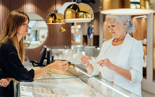 Jewellery sales across Australian independent retailers returned to positive territory over the past month. | Source: Shutterstock