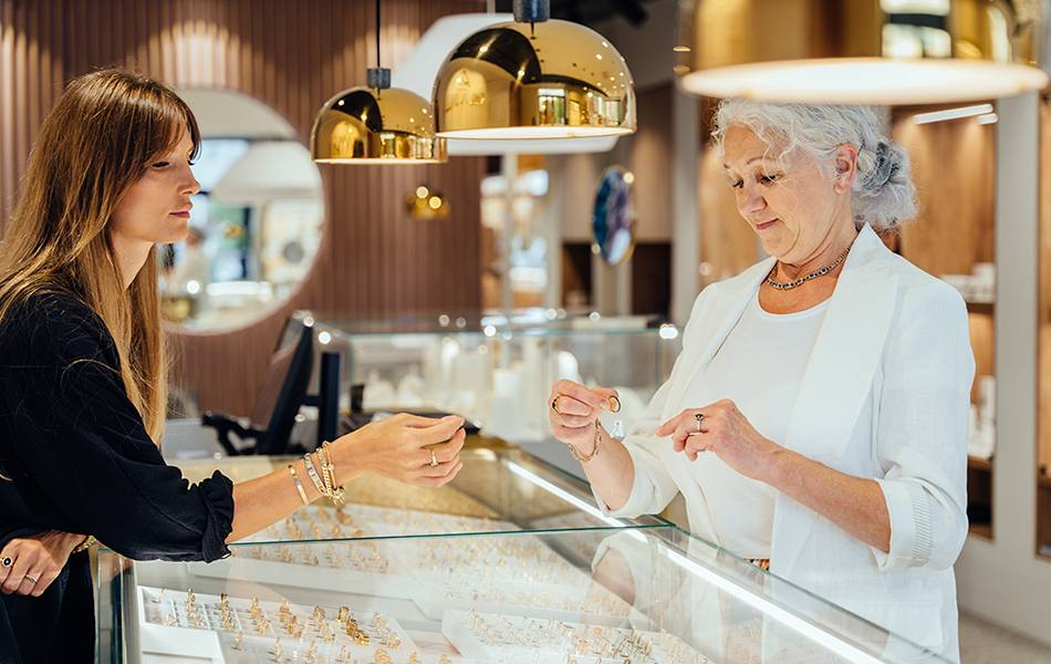 Jewellery sales across Australian independent retailers returned to positive territory over the past month. | Source: Shutterstock