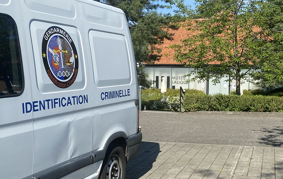 Masked crooks have stolen millions of dollars worth of jewellery from Musée Lalique in France, less than one year after the world was stunned by the robbery at the Louvre in Paris. | Source: Musée Lalique