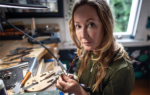A concerning report has emerged from New Zealand, detailing the struggles faced by an experienced jeweller who found her business financially ‘frozen’ after incorrectly being targeted by anti-money laundering regulations. | Source: Stuff