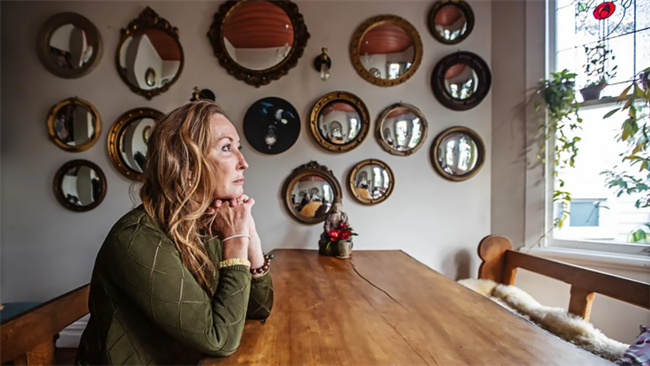 Penelope Barnhill described the questions from KiwiBank as invasive and explained that she is a sole trader who hand-makes her jewellery, and provided background on her business. Image: Lawrence Smith / Stuff