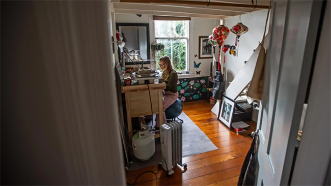 Penelope Barnhill faced a significant disruption after her bank accounts were incorrectly frozen due to unfounded money-laundering concerns. Image: Lawrence Smith / Stuff