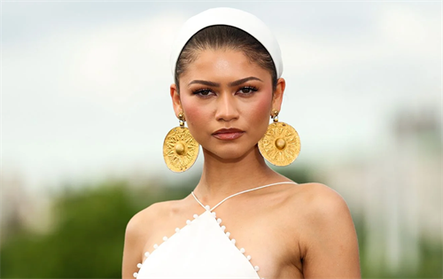 Hollywood trendsetter Zendaya has generated controversy for her choice of earrings at the London premiere of The Odyssey. | Source: Hola!