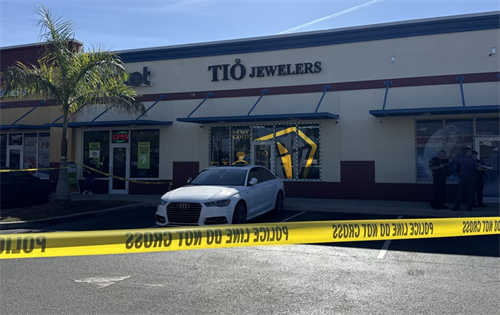 A suspect accused of robbing a jewellery store has landed on the Federal Bureau of Investigation (FBI) Most Wanted List. | Source: Tampa Bay 28