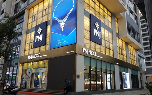 In Vietnam, the country’s largest jewellery retailer has detailed plans for international expansion despite facing a gold and diamond smuggling scandal. | Source: Dân trí
