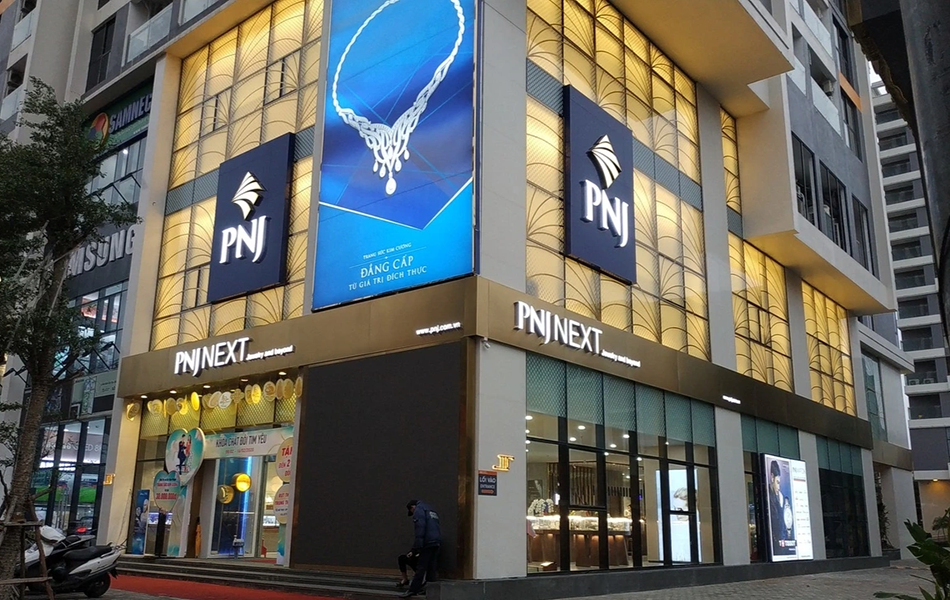 In Vietnam, the country’s largest jewellery retailer has detailed plans for international expansion despite facing a gold and diamond smuggling scandal. | Source: Dân trí