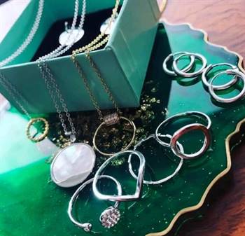 JN Jewelry was in the business of fast fashion jewelry. | Source: Behind MLM