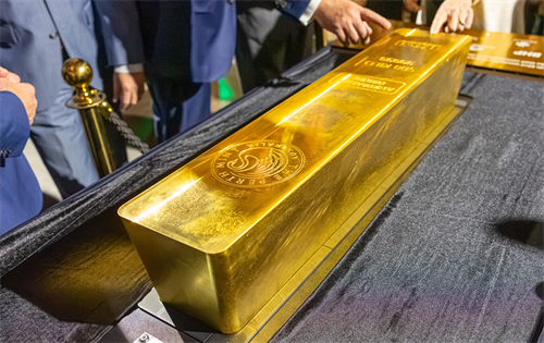 The Perth Mint has entered the Guinness World Records after creating a gold bar weighing more than 500 kilograms. | Source: Government House Western Australia