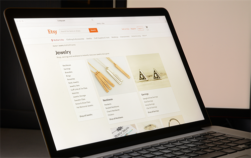 An interesting report has highlighted the rapid decline of Etsy, the online marketplace, due to the widespread adoption of AI-related products. | Source: Shutterstock