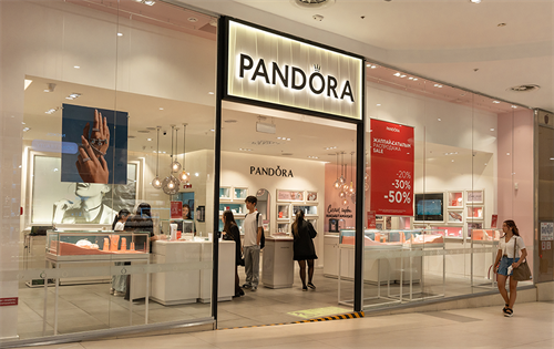 The world’s largest jewellery brand, Pandora, has reported an increase in sales amid an ongoing network expansion. | Source: Shutterstock