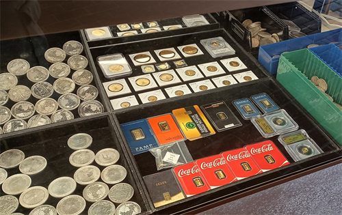 A vigilant jeweller has saved an elderly woman from a gold scam. | Source: Cedar Springs Coins & Jewelry
