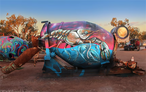 At the heart of the opal mining industry in New South Wales, an ambitious artistic project is making waves. | Source: ABC News/Lukas Kasper