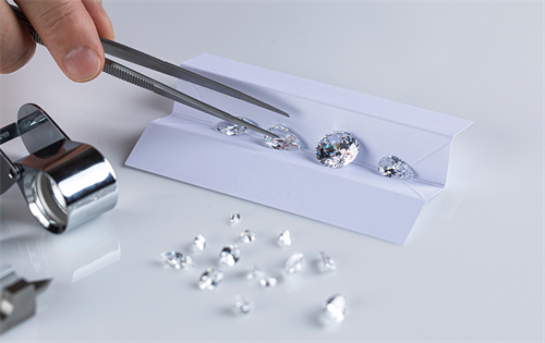 The World Jewellery Confederation (CIBJO) has determined that ‘synthetic’ is the recommended sole description for lab-created diamonds, despite facing pushback from figures in the broader jewellery industry. | Source: Shutterstock