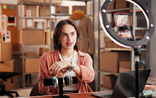 Australian consumers are increasingly sceptical of influencer marketing, with new research showing it is viewed far more negatively than general advertising. | Source: Shutterstock