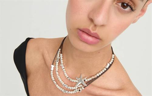 Handcrafted Spanish jewellery — bold sculptural designs, organic shapes, distinctive artistic style. | Source: UNOde50