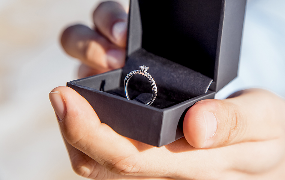 A man has fronted court in New Zealand, facing charges related to the ‘spontaneous’ theft of an engagement ring from a high street jeweller. | Source: Shutterstock