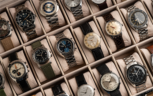 An online e-commerce marketplace has published research findings showing growing interest in vintage and luxury watches, while concerns about counterfeits and non-original components continue to shape second-hand purchasing decisions. | Source: Shutterstock