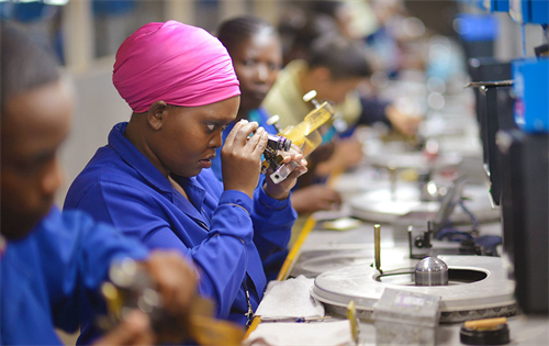 Amid widespread concern about how a struggling diamond market affects the economic outlook of communities that depend on the industry for employment, the De Beers Group has made a sizable contribution to Botswana’s economic future. | Source: Medafrica