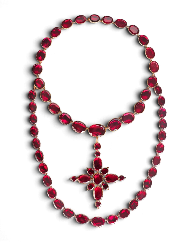 A late 18th-century necklace from Queen Charlotte’s garnet jewellery collection