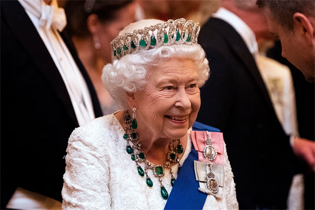Queen Elizabeth II wearing the Greville emerald and diamond necklace at a diplomatic reception in Buckingham Palace in 2019