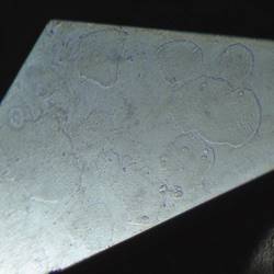 3. Burned surface spots (burn marks) on a star facet of a brilliant-cut diamond. (10x magnification).