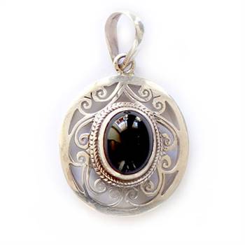 Earthy Handcrafts pendant