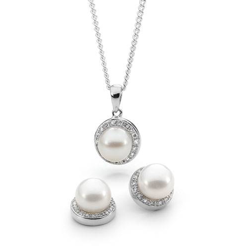 Ikecho Pearls' new freshwater pearl pendant and earrings