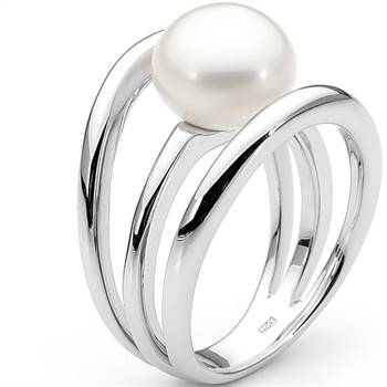 Ikecho's pearl and sterling silver ring
