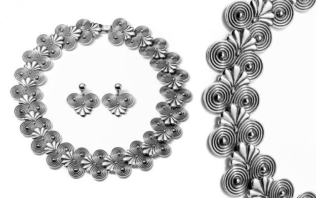 Najo's Abanico earrings and necklace