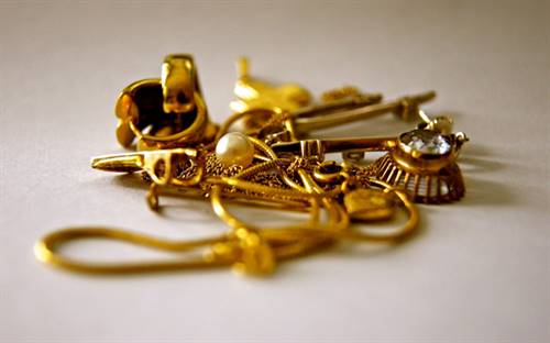 Demand for gold jewellery surged in the third quarter as consumers took advantage of low gold prices