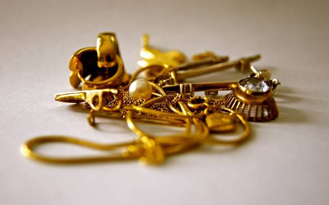 Demand for gold jewellery surged in the third quarter as consumers took advantage of low gold prices