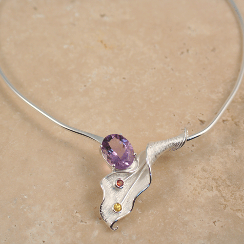 Missie Von Lubbe's White Palm Choker